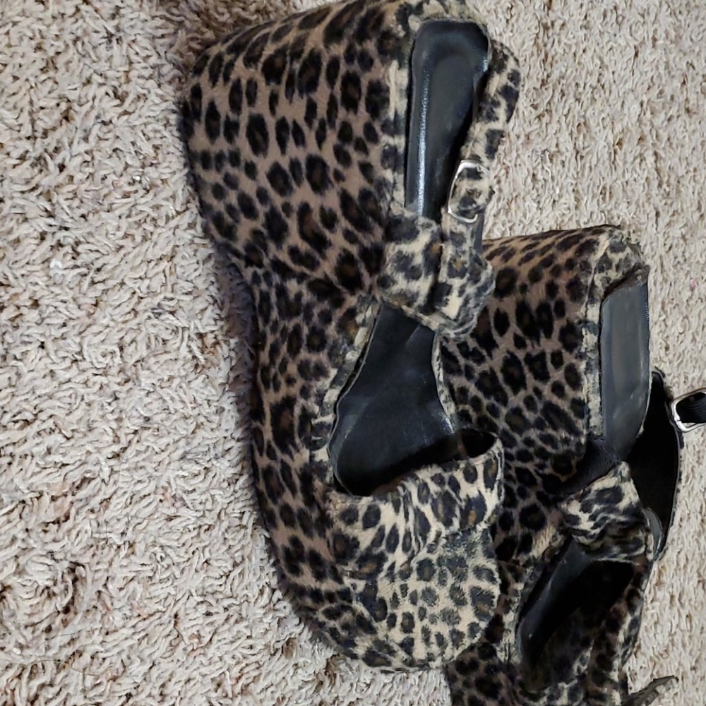 Leopard wedges